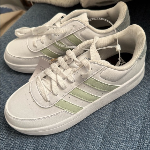 Adidas Classic White Sneakers with Green Stripes - Picture 1 of 9